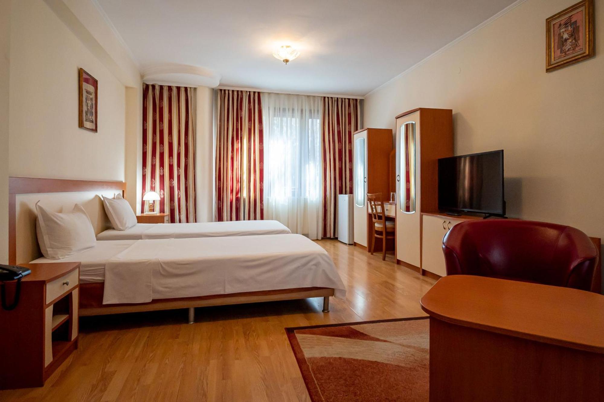 Primavera 1 Hotel Pazardzhik Buitenkant foto