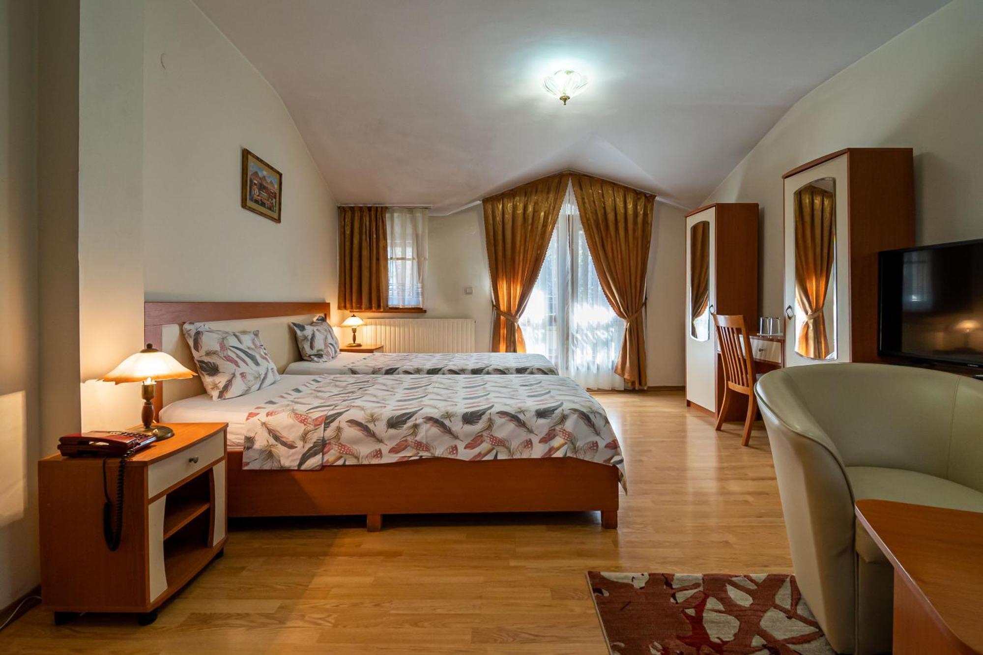 Primavera 1 Hotel Pazardzhik Buitenkant foto