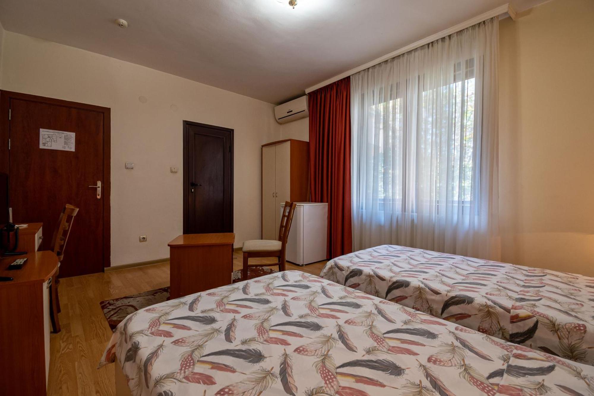 Primavera 1 Hotel Pazardzhik Buitenkant foto