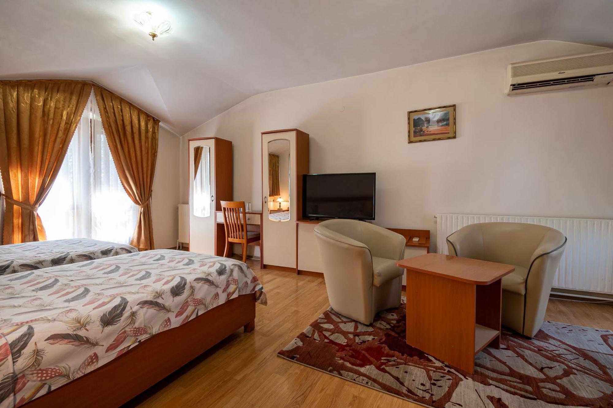 Primavera 1 Hotel Pazardzhik Buitenkant foto
